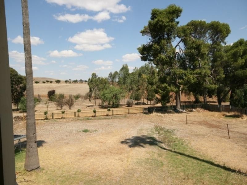 10 Penclawdd Street, Burra SA 5417