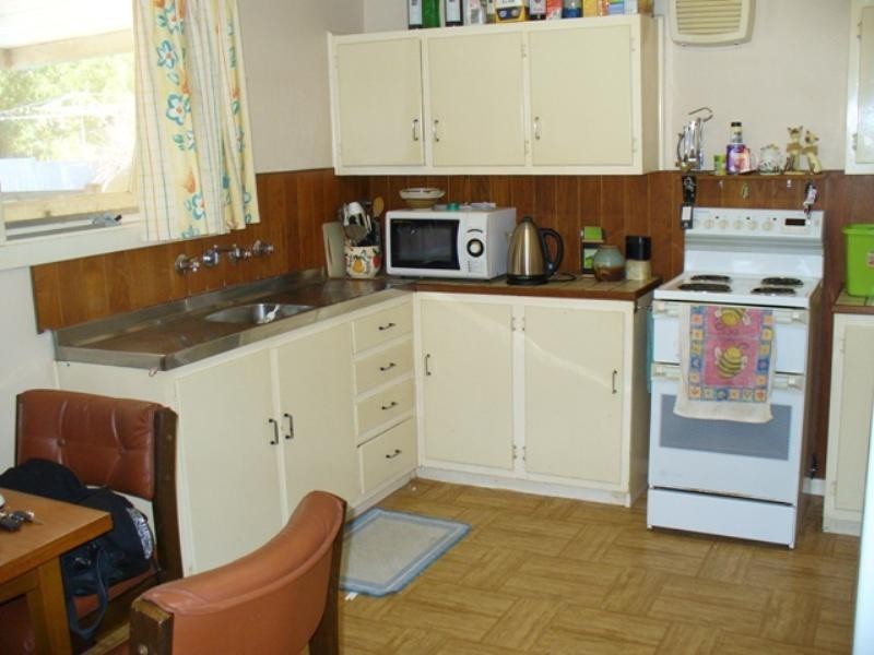 1 Phoenix Avenue, Clare SA 5453