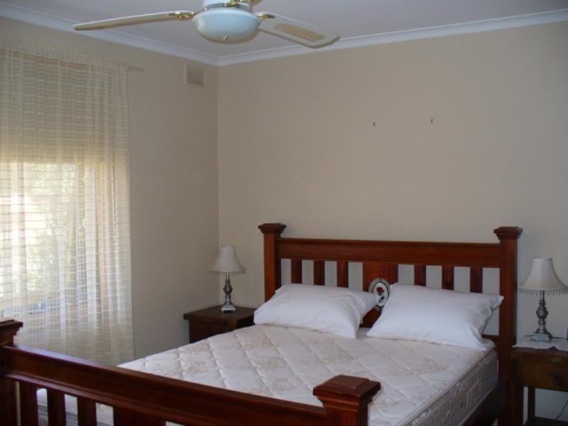 1 Phoenix Avenue, Clare SA 5453