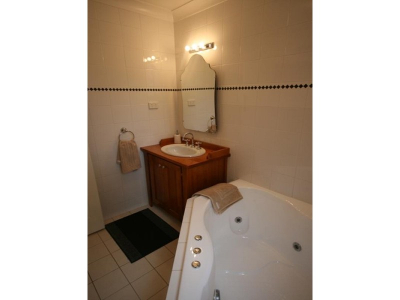 20 Gleeson Street, Clare SA 5453