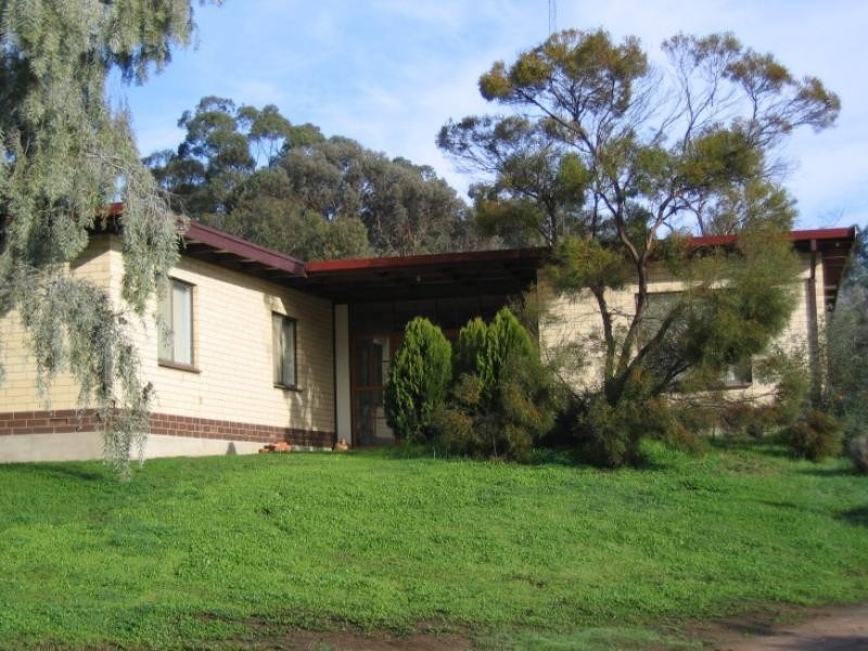 9 Vanga Avenue, Clare SA 5453