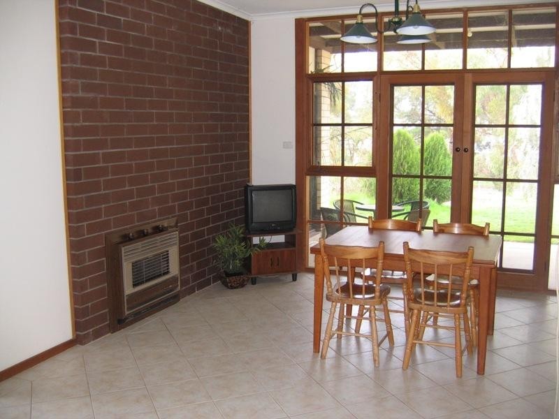 9 Vanga Avenue, Clare SA 5453