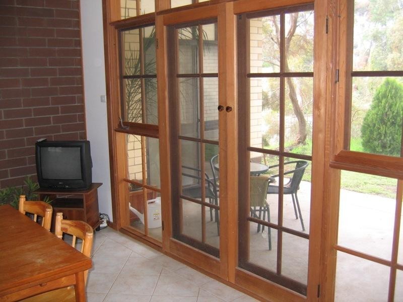 9 Vanga Avenue, Clare SA 5453