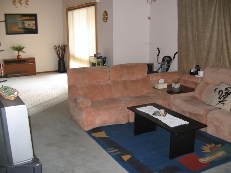 9 Vanga Avenue, Clare SA 5453