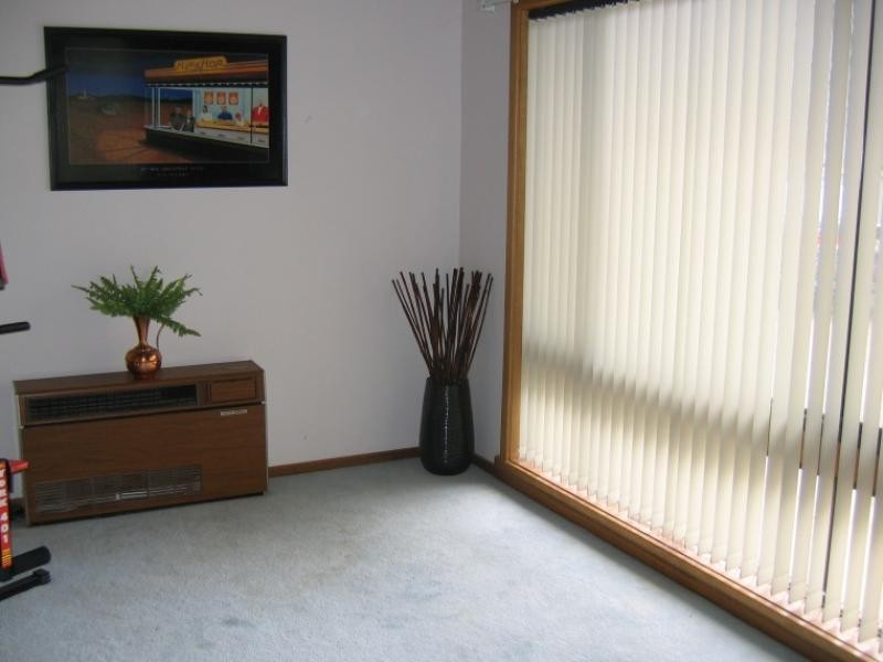 9 Vanga Avenue, Clare SA 5453