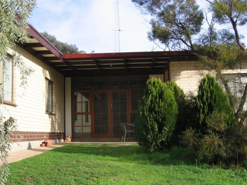 9 Vanga Avenue, Clare SA 5453