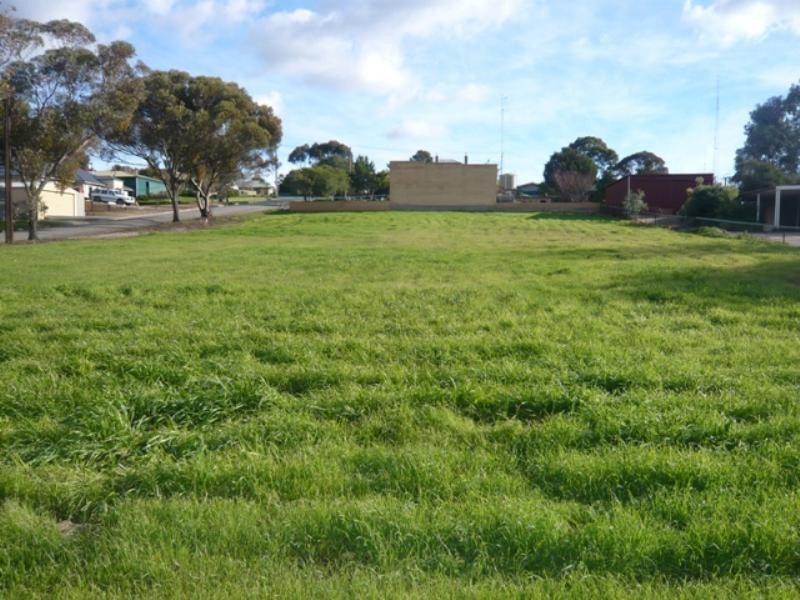 122 Cnr Main North Rd and Houghton Street, Clare SA 5453