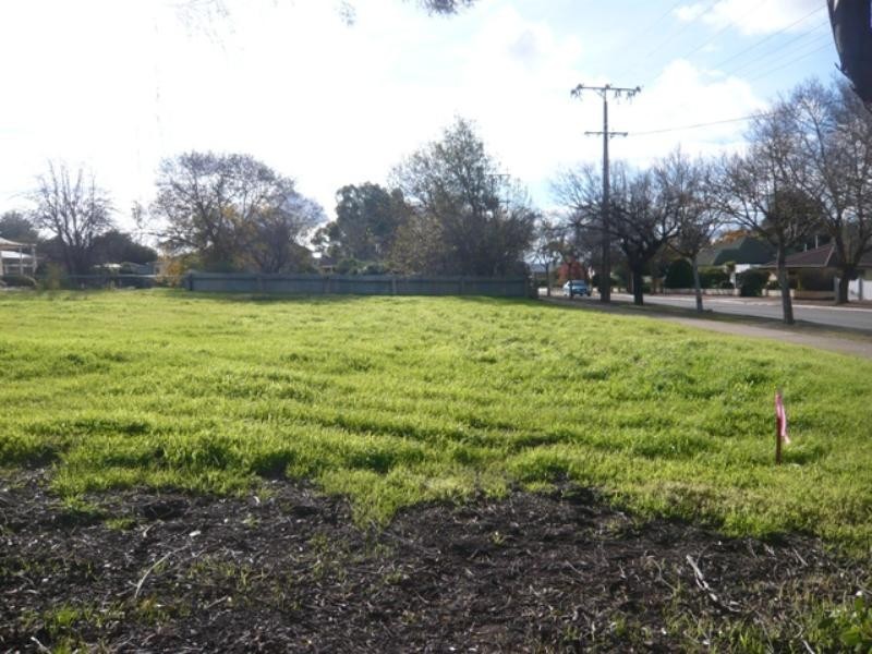 122 Cnr Main North Rd and Houghton Street, Clare SA 5453