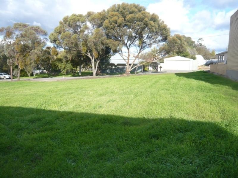122 Cnr Main North Rd and Houghton Street, Clare SA 5453