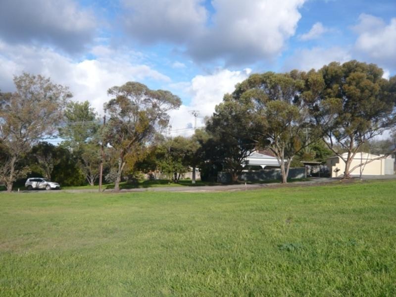 122 Cnr Main North Rd and Houghton Street, Clare SA 5453