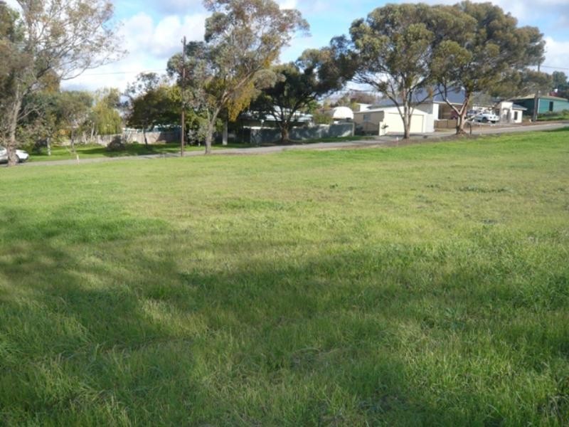 122 Cnr Main North Rd and Houghton Street, Clare SA 5453