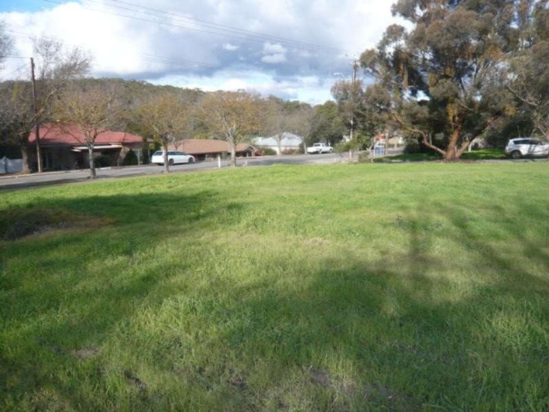 122 Cnr Main North Rd and Houghton Street, Clare SA 5453
