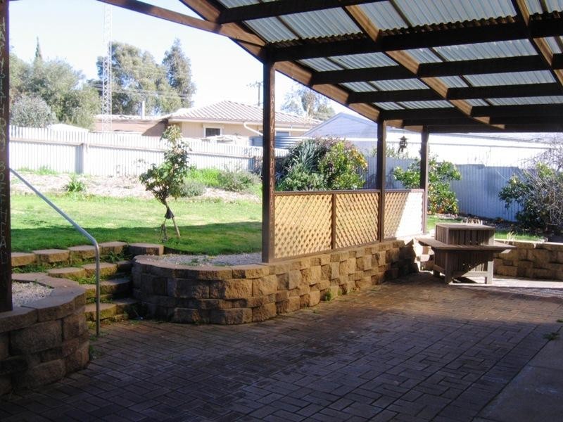 5 Phoenix Court, Clare SA 5453