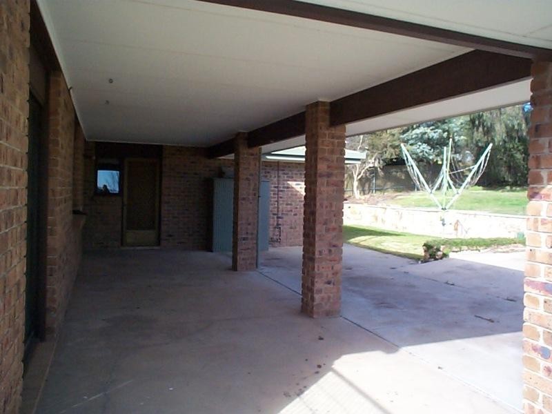 20 Beare Street, Clare SA 5453