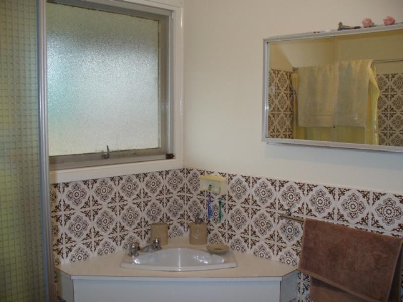 42 Blyth Road, Clare SA 5453