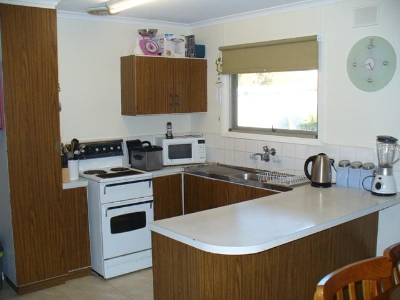 42 Blyth Road, Clare SA 5453