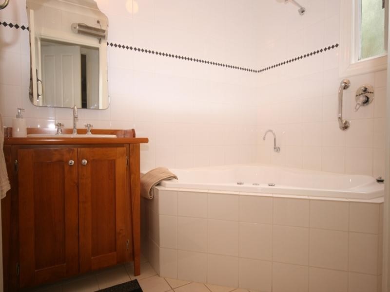 20 Gleeson Street, Clare SA 5453