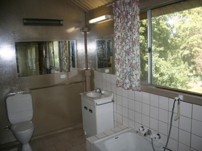 23 Smelts Road, Burra SA 5417