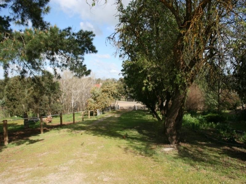 23 Smelts Road, Burra SA 5417