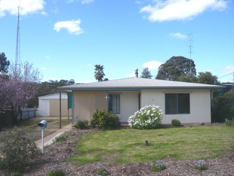 15 Geddes Avenue, Clare SA 5453