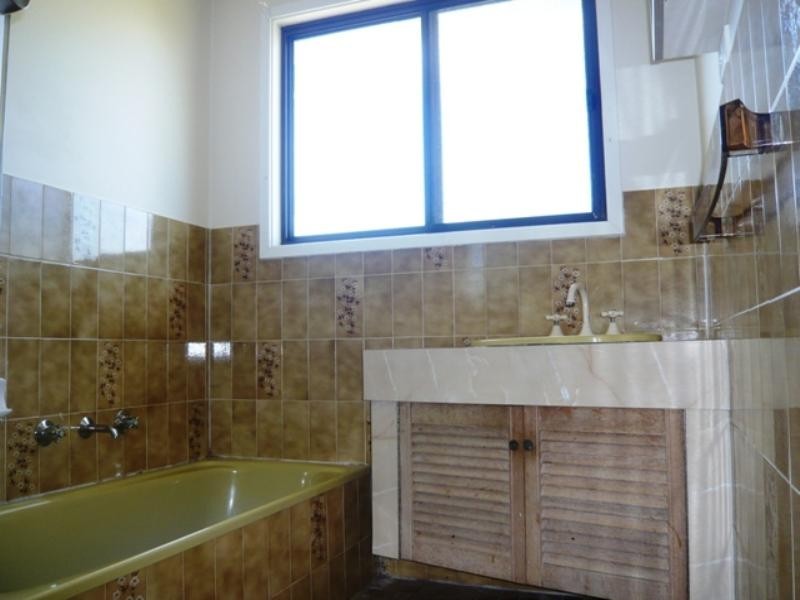 15 Geddes Avenue, Clare SA 5453