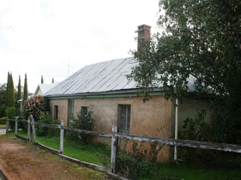 11 Wright Street, Clare SA 5453