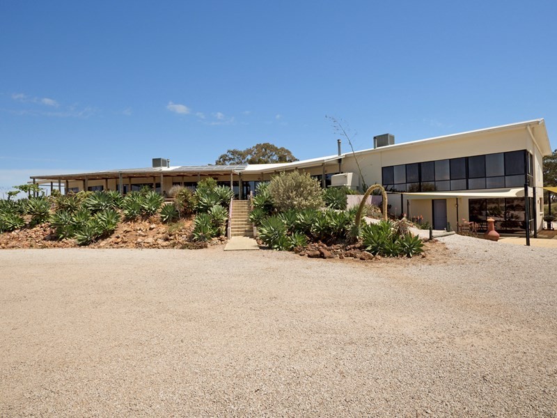 280 Basham Road, Clare SA 5453