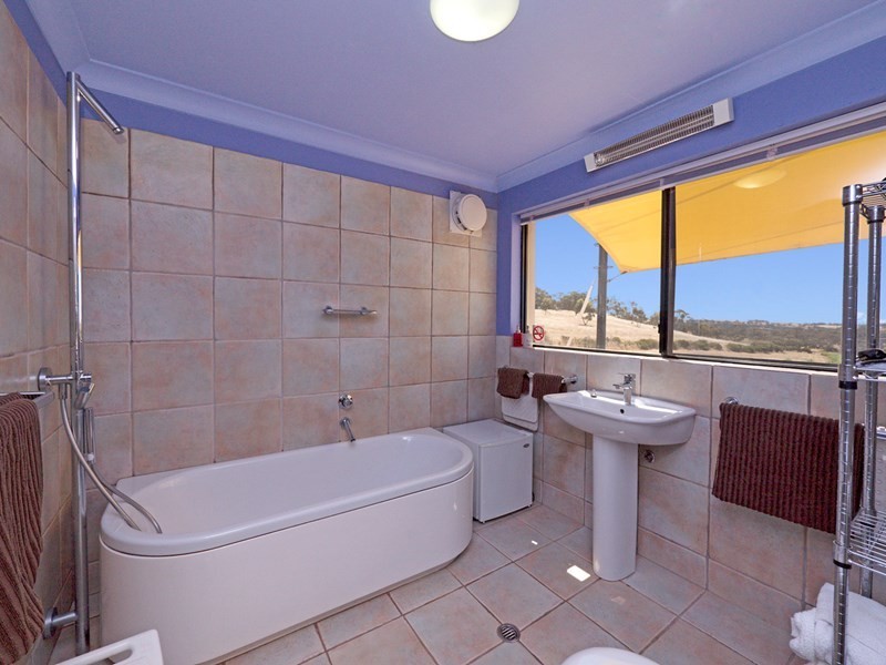 280 Basham Road, Clare SA 5453