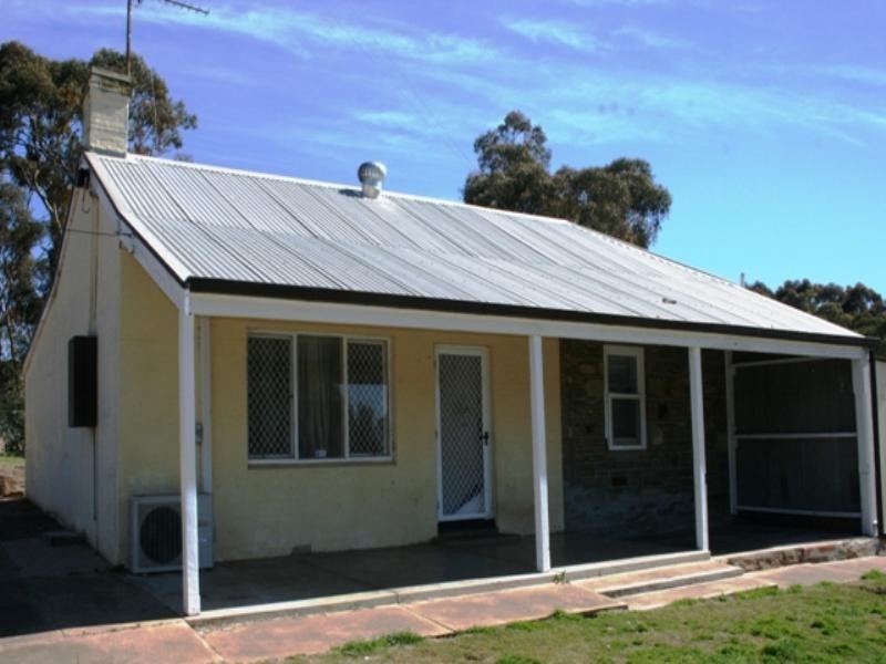 33 William Street, Clare SA 5453