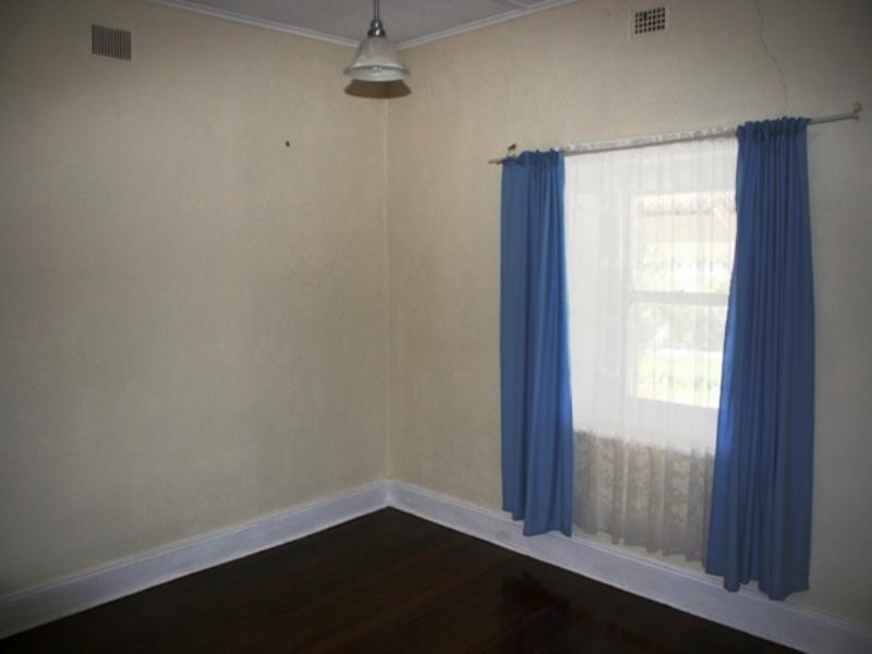 33 William Street, Clare SA 5453