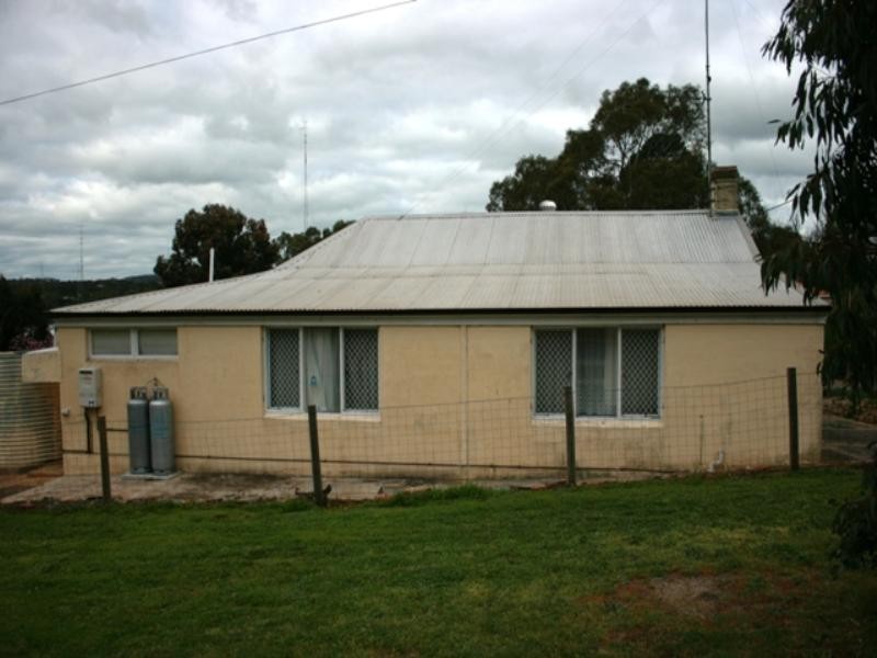 33 William Street, Clare SA 5453