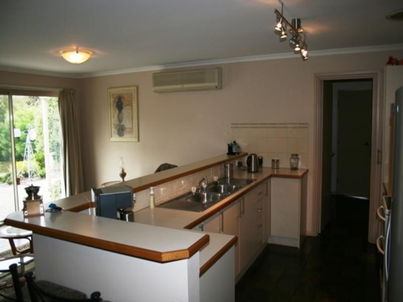 5 McBride Lane, Clare SA 5453