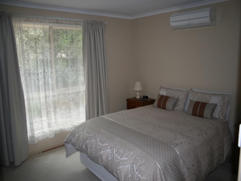 5 McBride Lane, Clare SA 5453