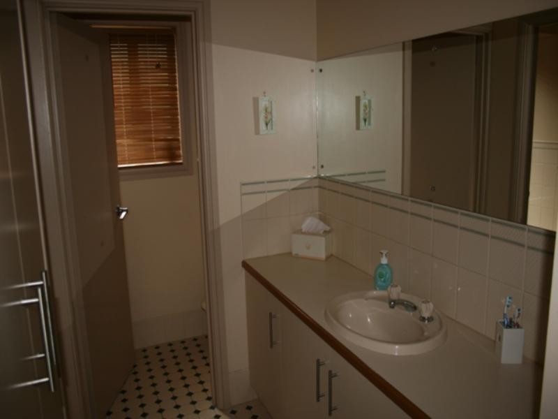 5 McBride Lane, Clare SA 5453