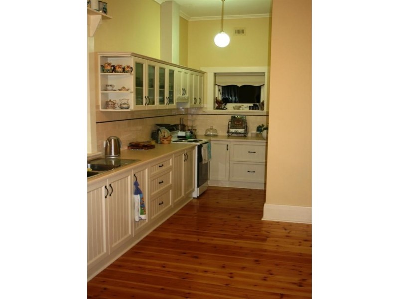 2 The Crescent, Burra SA 5417