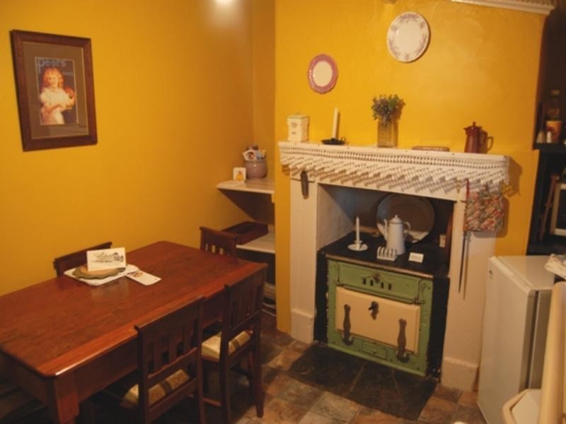 18 Truro Street, Burra SA 5417