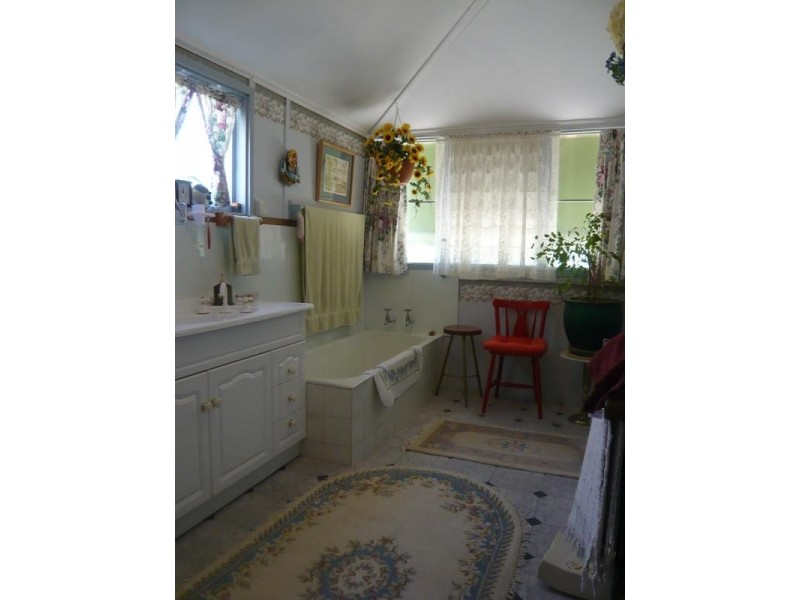 22 Thames Street, Burra SA 5417