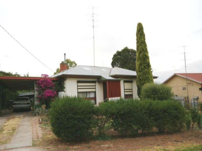 11 Kelly Street, Clare SA 5453