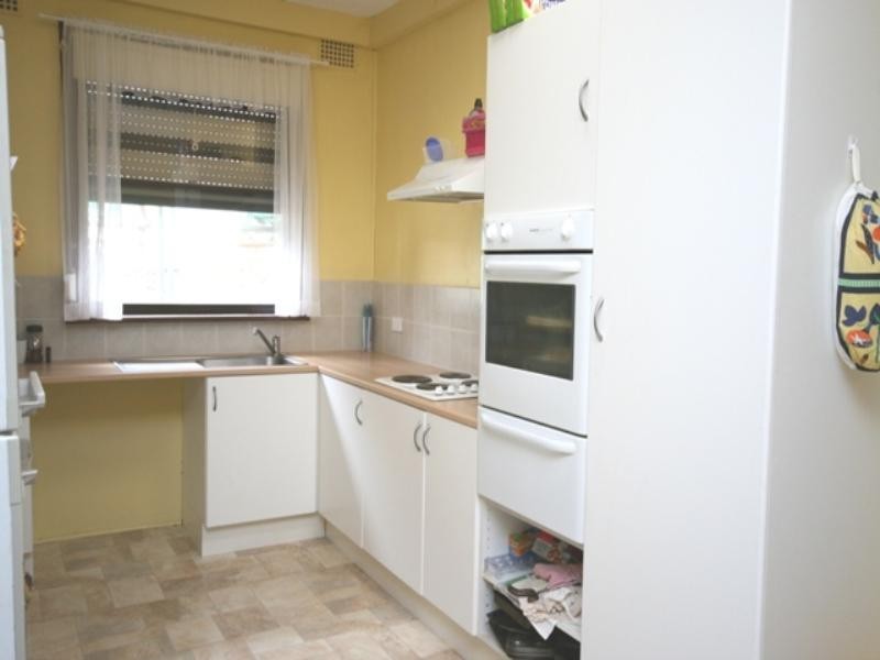 11 Kelly Street, Clare SA 5453