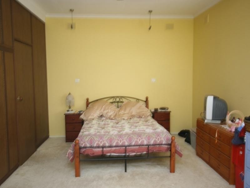 11 Kelly Street, Clare SA 5453