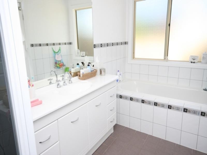 5 Bright Street, Clare SA 5453