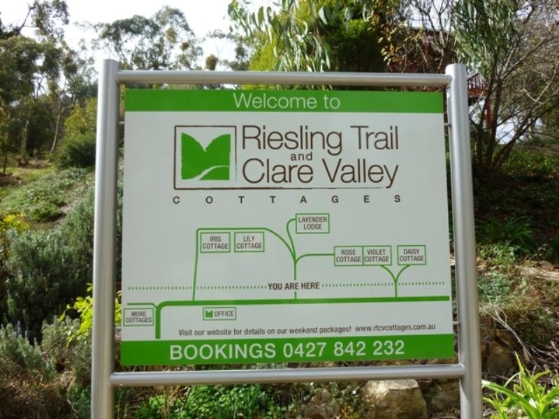 10 and 11 Warenda Road, Clare SA 5453