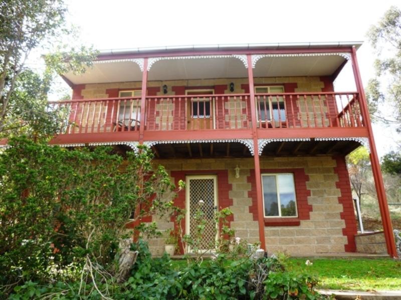 10 and 11 Warenda Road, Clare SA 5453