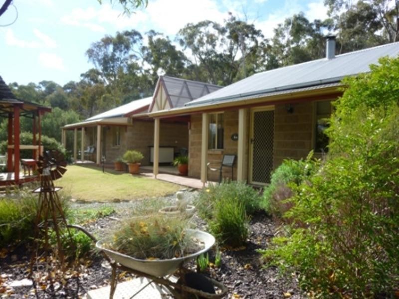 10 and 11 Warenda Road, Clare SA 5453