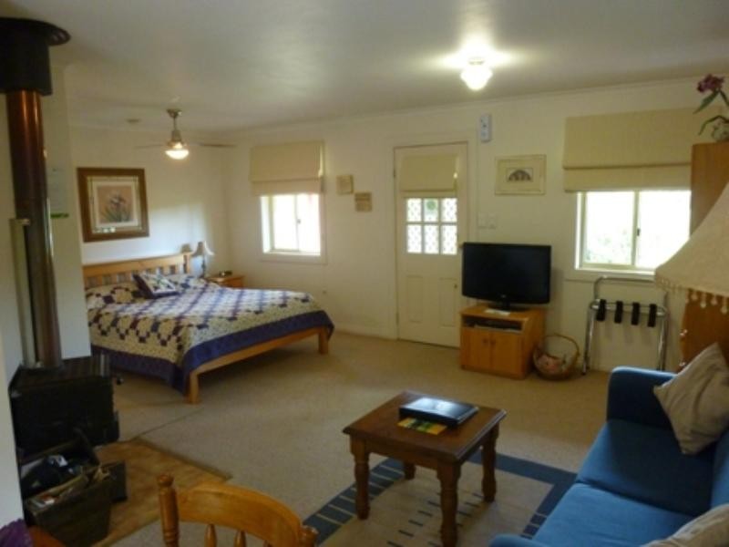 10 and 11 Warenda Road, Clare SA 5453