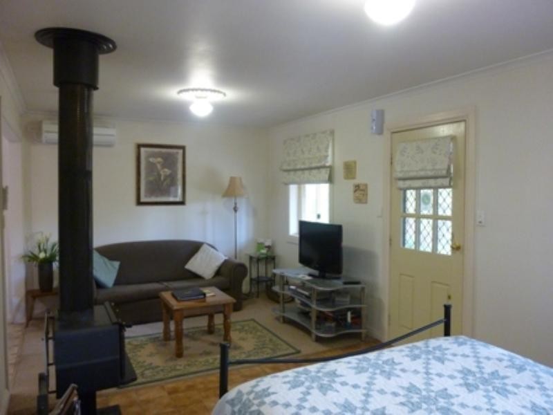 10 and 11 Warenda Road, Clare SA 5453