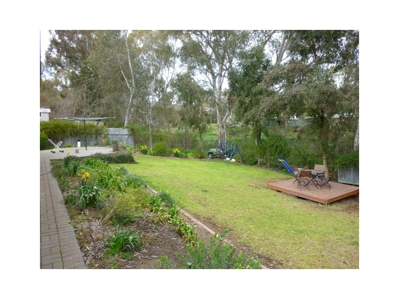 6 Warenda Road, Clare SA 5453