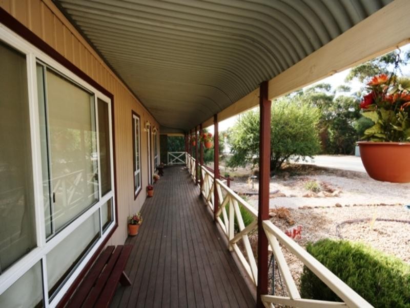 28 Blyth Road, Clare SA 5453