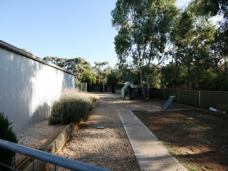 28 Blyth Road, Clare SA 5453