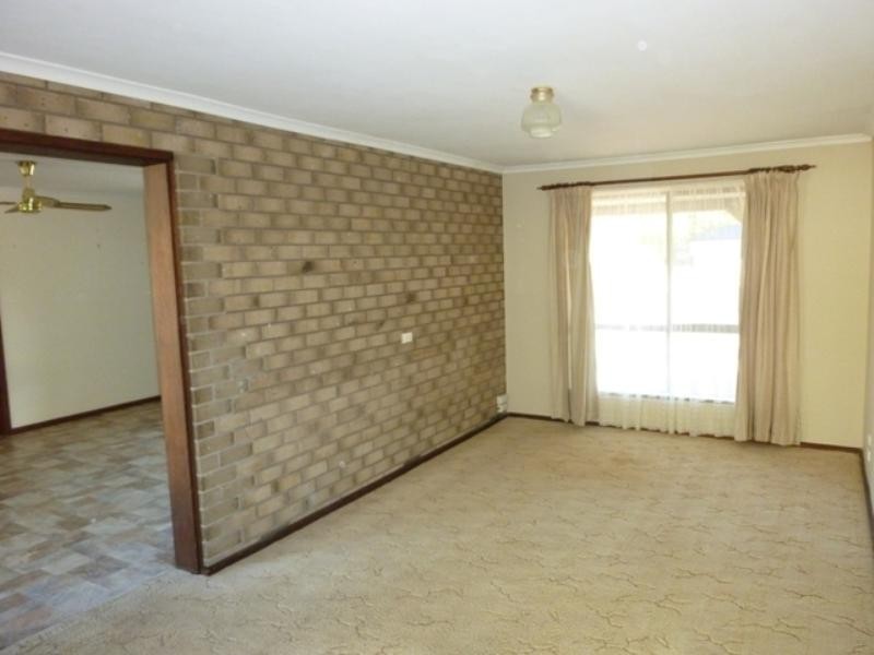 11A Guilford Street, Clare SA 5453